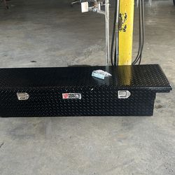 Caja de  erramienta para silverado 2003a2006