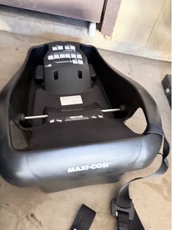 Two maxi cosi car seat base