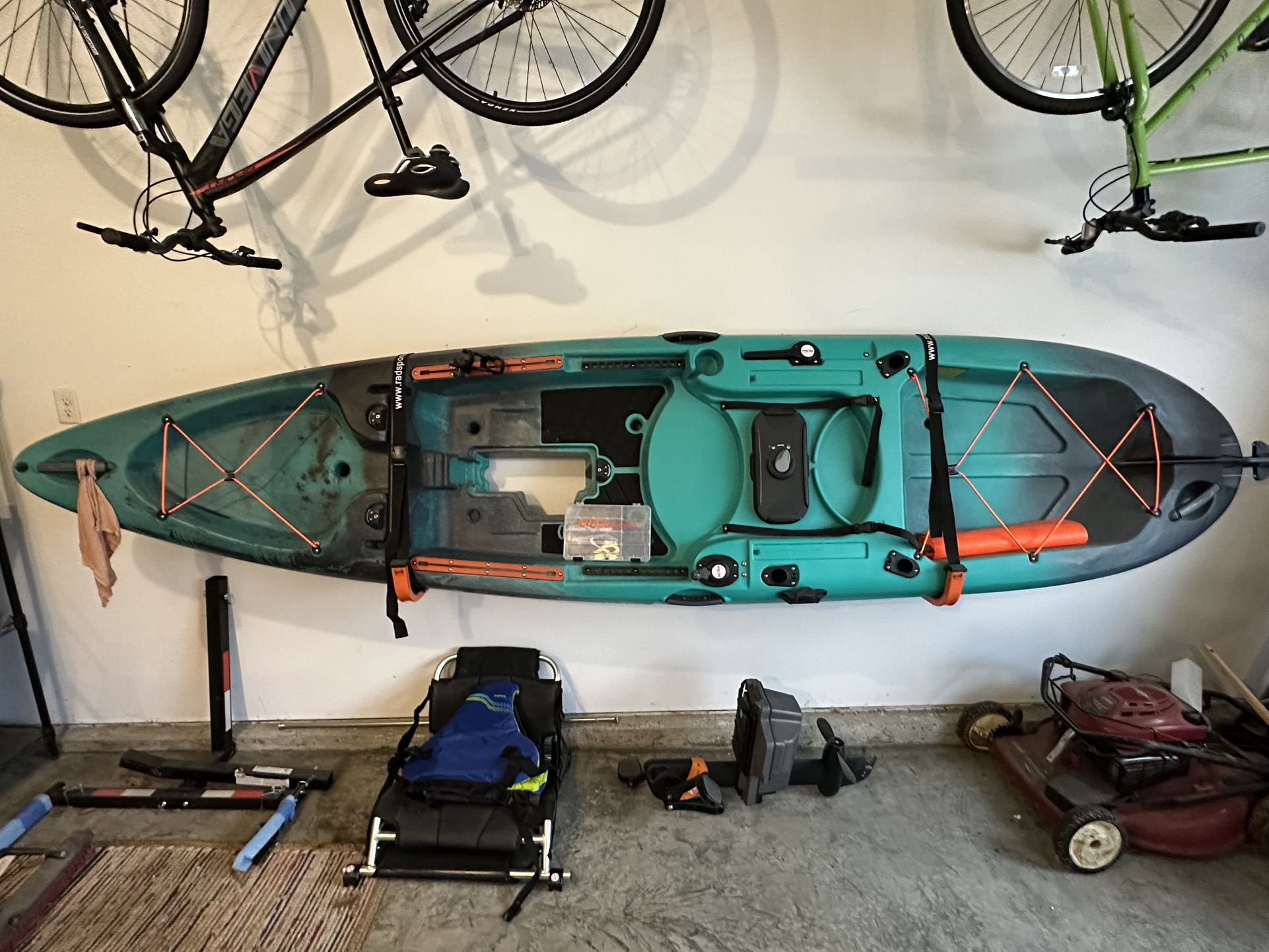 Old Town Sportsman PDL 120 Pedal Fishing Kayak – Like New