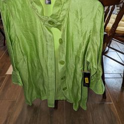 New Blouse/Top Shirt/coat from Dillard's, color: Green, size: 1X, Long,
3/4 sleeves, Button's up. Perfect for leggings, dressy, special occasions