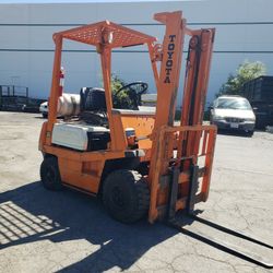 Toyota Forklift 3000 Pound Capacity Air Pneumatic Tires
