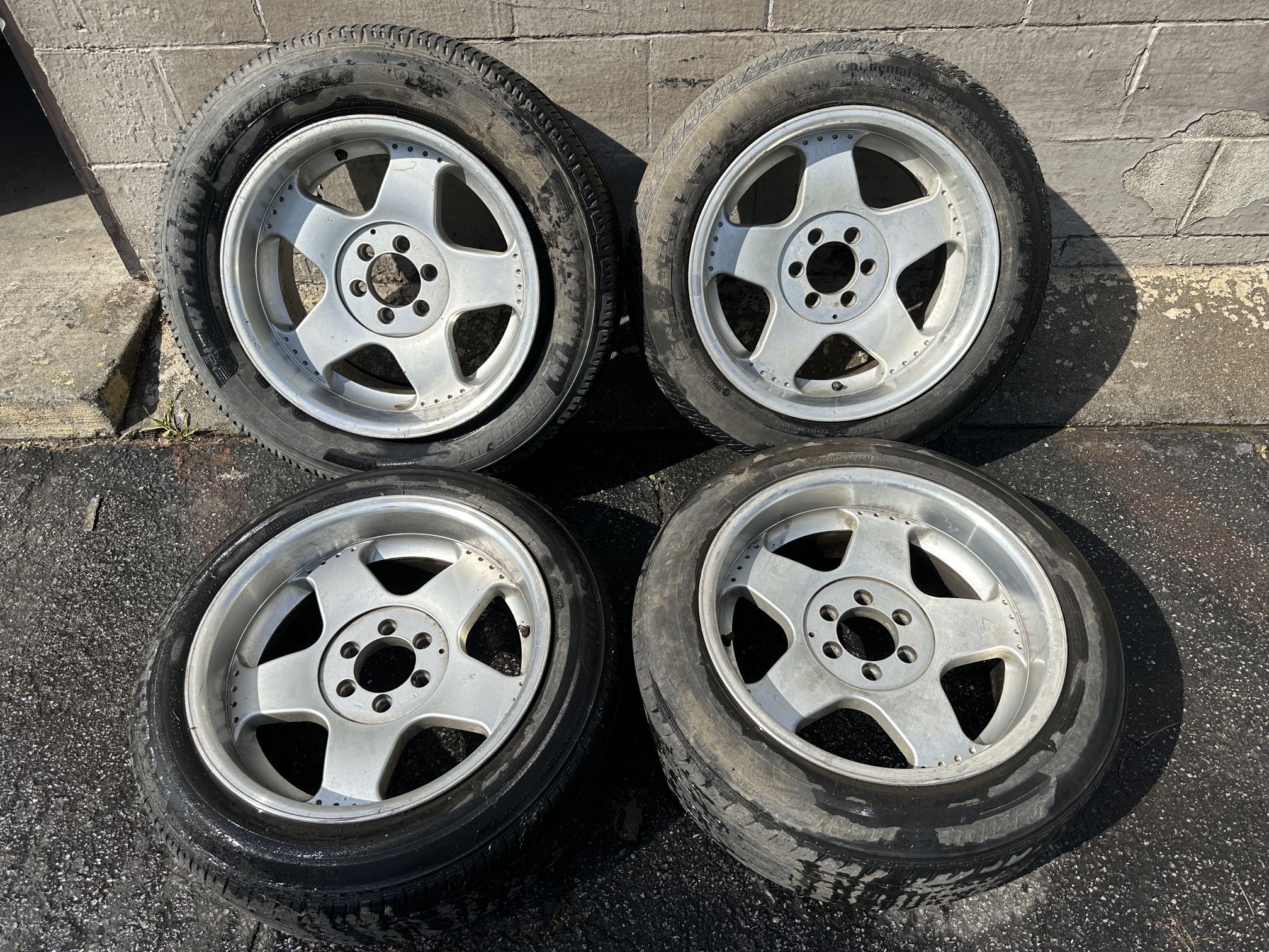 MIM 17 inch alloy wheels. 6 on 4.5 lugs. Dakota, Durango, frontier
