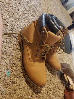 Womens shoes 5 bucks a piece