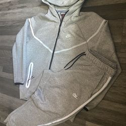 Nike tech set