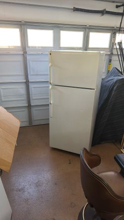 Refrigerator (Hotpoint)