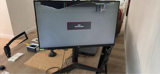 LG Gaming Monitor – Cracked Screen