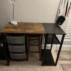 Small desk With Desk Lamp 