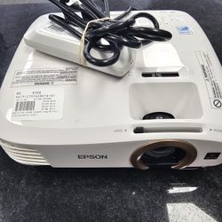 Epson Home Cinema Projector With Remote. H709A. ASK FOR RYAN. #4(contact info removed)614-01