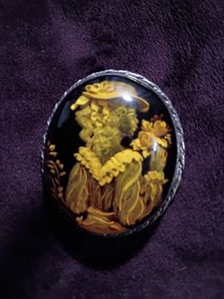 Beautiful Carved Amber Cameo Pin/ Pendant 