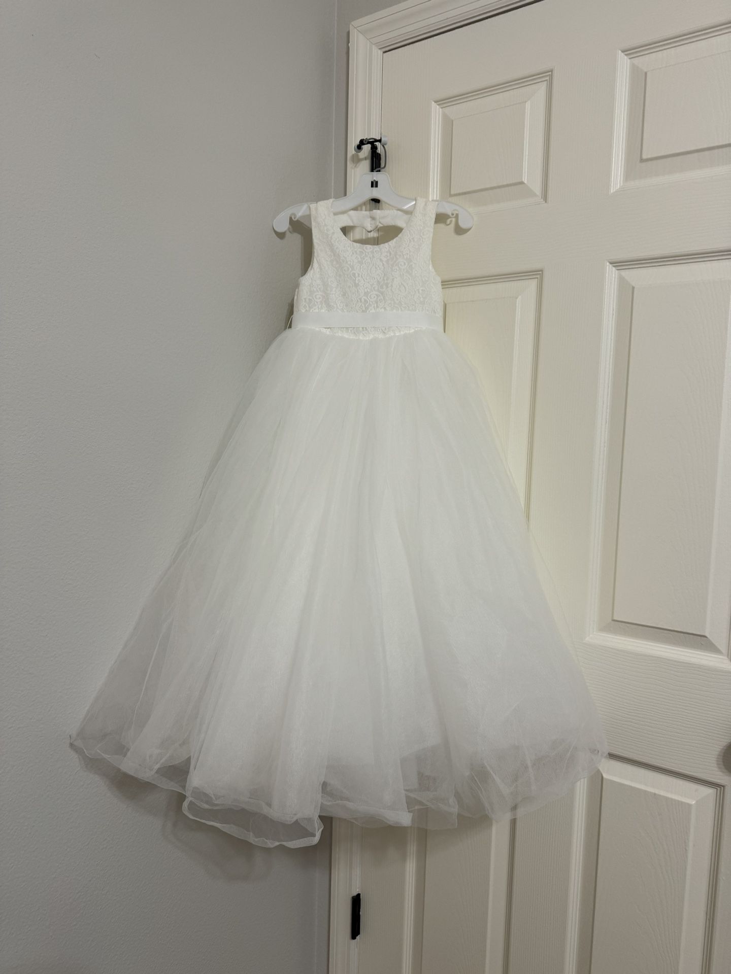 DAVID'S BRIDAL Ball Gown Flower Girl Dress With Heart Cutout