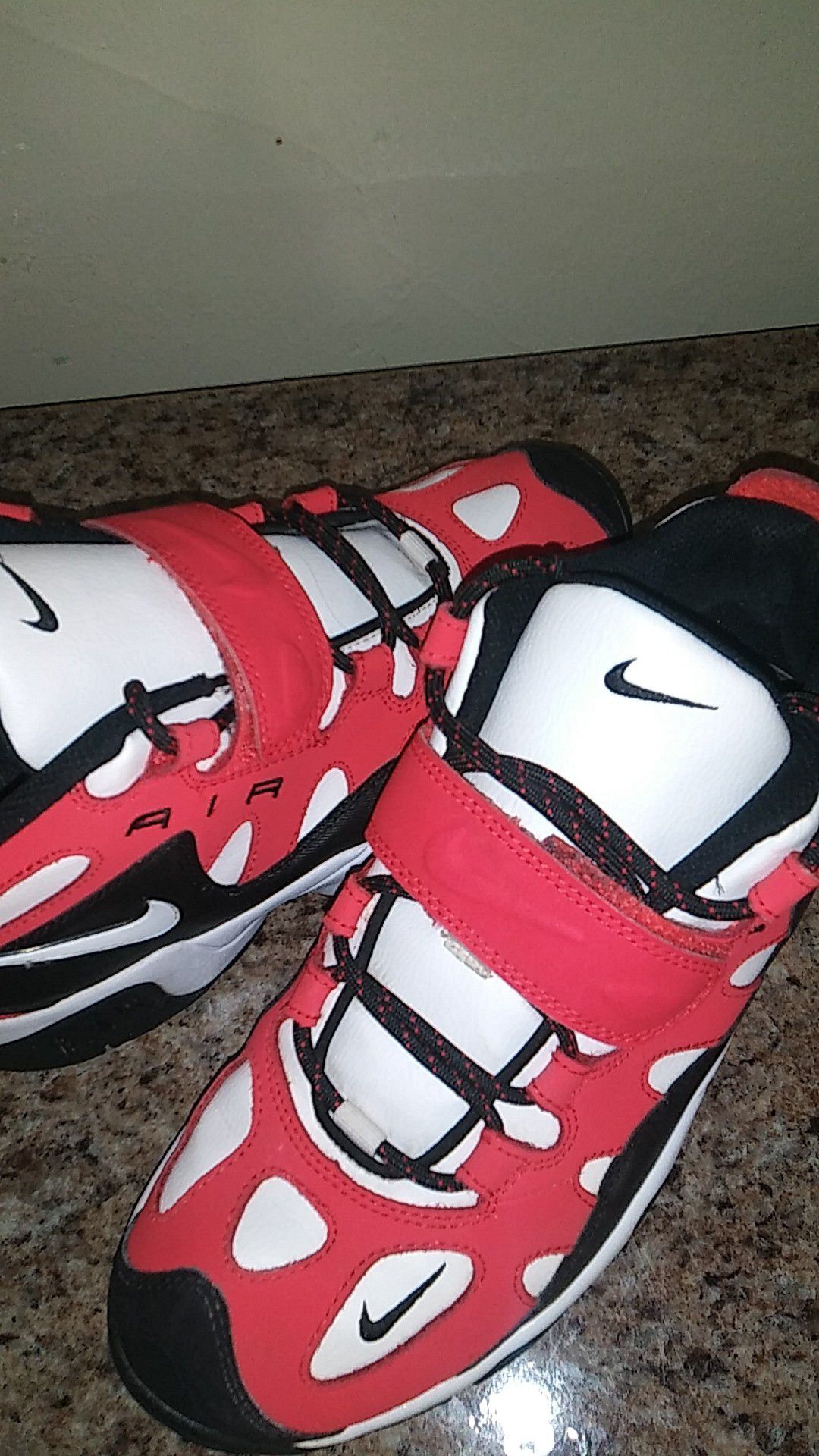 Kids red and white Nikes kids size Boys 6 youth