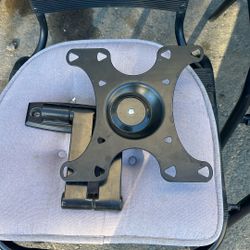 Small full-motion swivel TV wall mount