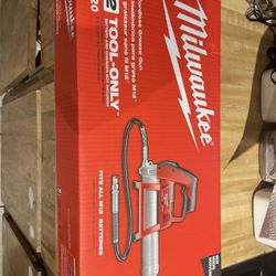 New Milwaukee M12 grease gun with 1.5 ah batt and charger  new $200 located in n Lakeland 