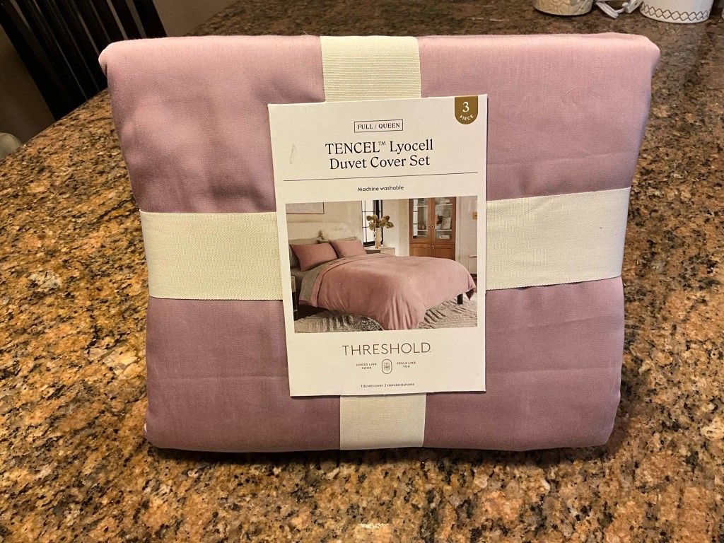 Threshold Tencel Lyocell Duvet Cover 3 piece Set. Machine Washable 
