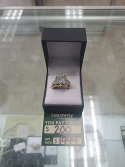 14kt Cluster Ring 8.4 Grms TDW 4.05 Pt Diamonds 