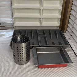 5 -piece Kichen Bundle3 Kitchen Utensil Organizer, One Baked Pan ,spoon Stand  Each Pieces -5 Dollars 