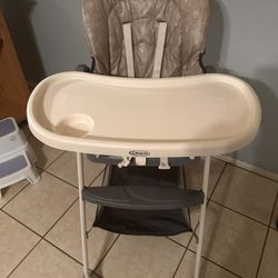 Graco Slim Snacker High Chair Ultra Slim, Fast-Folding and Multiple Recline Positions