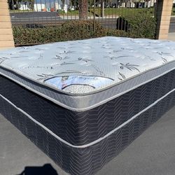 Queen Orthopedic Bamboo Pillow Top Mattress!!