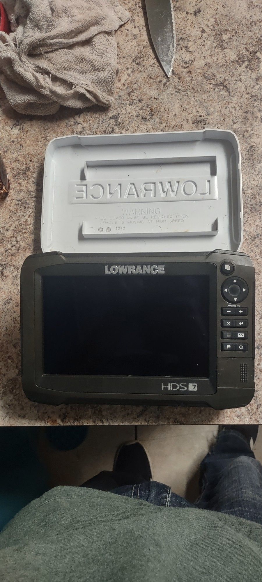 Lowrance HDS 7 fish finder 