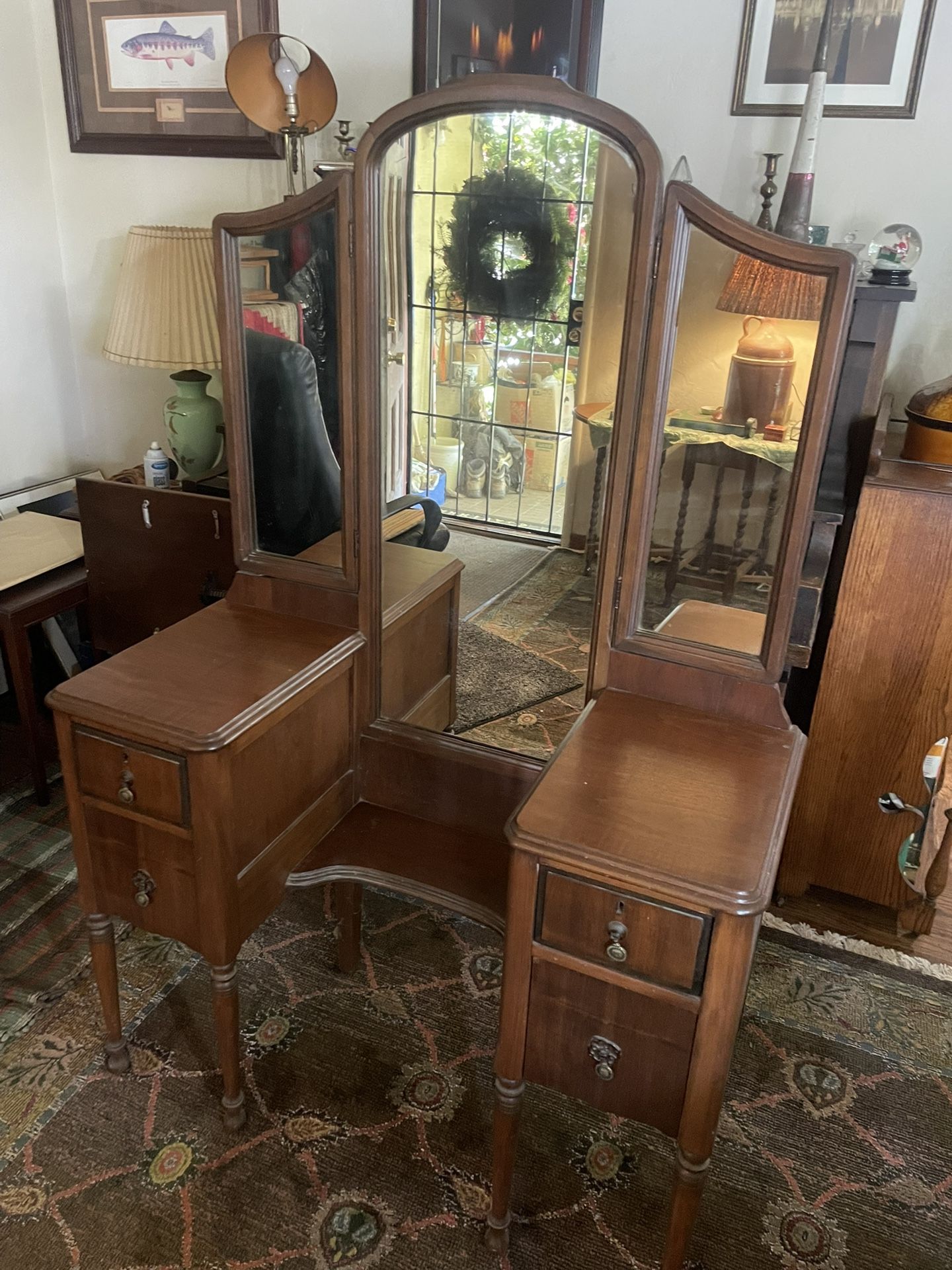 Antique Makeup Nook
