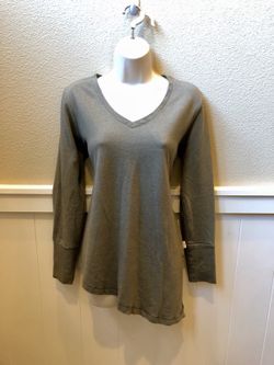 NWOT Hard Mountain olive green sweatshirt/Top. Sz M