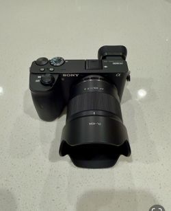 Sony a6600 viltrox 25mm Peak Design small cube