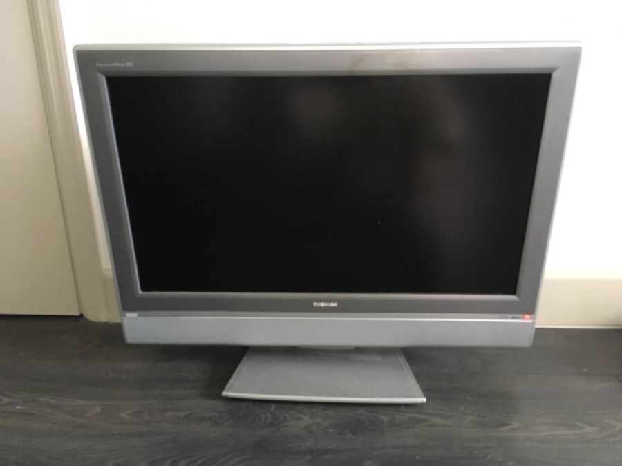 Toshiba 32HL95 32" TheaterWide® high-definition LCD TV