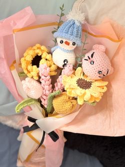 Crochet Flowers And Snowman With Kitty
