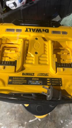 DEWALT DCB104 4-Port Fast Charger 12V/20V