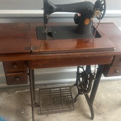 Old Singer Sawing machine 