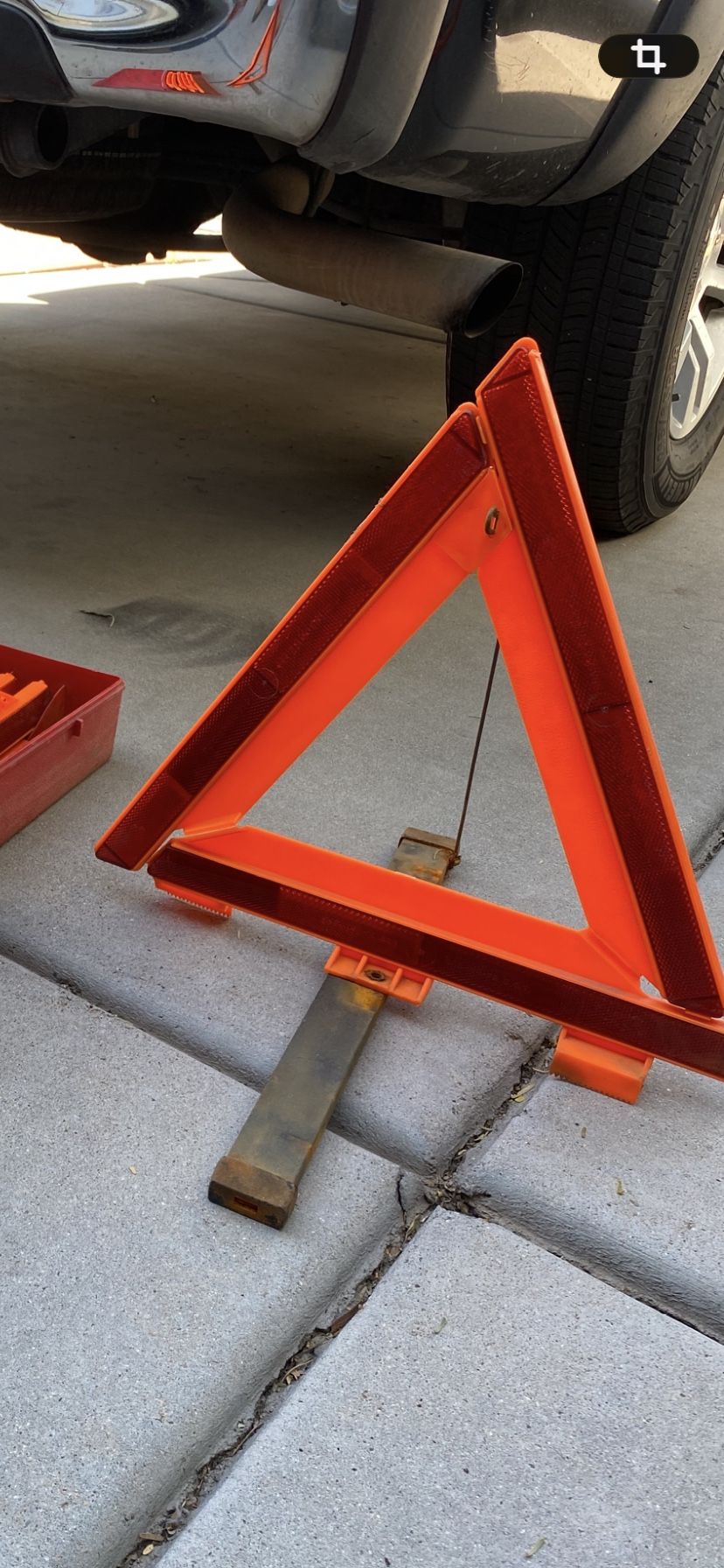 DOT REFLECTIVE TRIANGLE