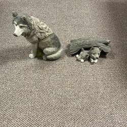Wolf statues