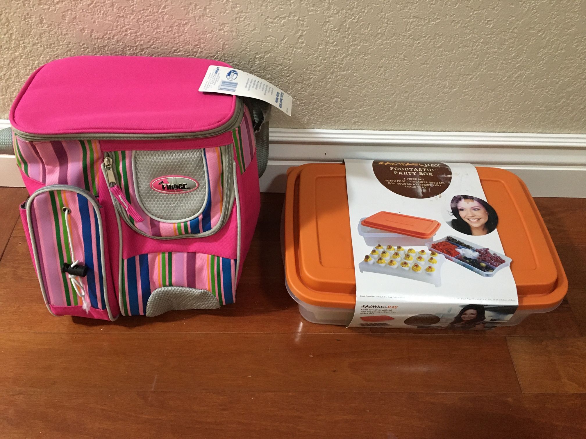 Brand NEW 18 Can Cooler And 4 piece Rachael Ray Food Container 