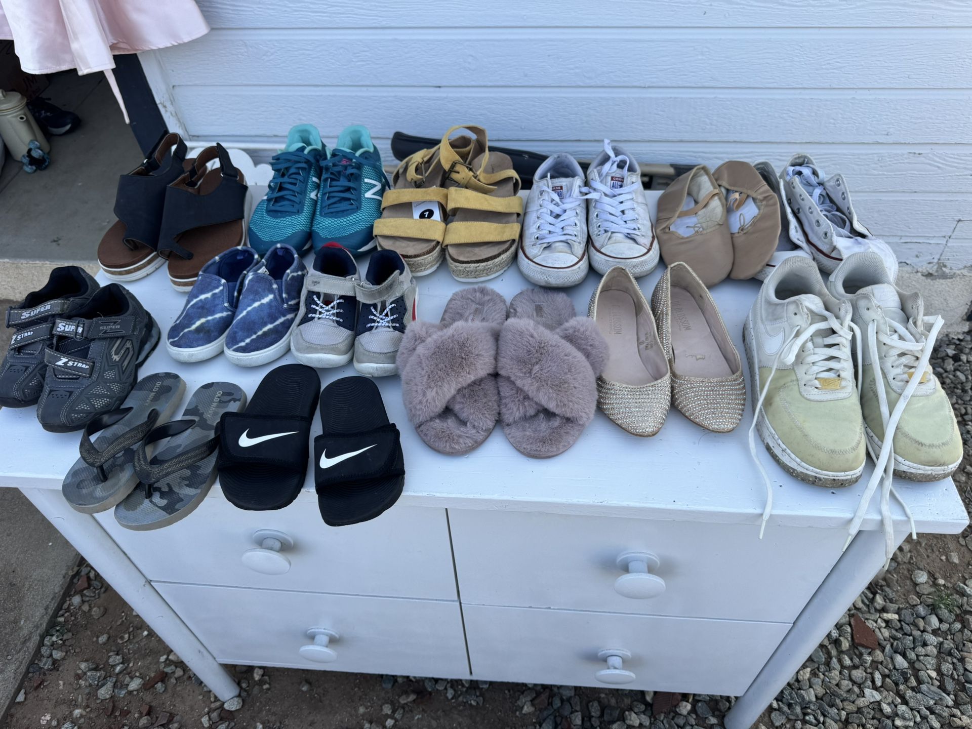 Yard sale! Super Cheap Toys, Clothes, Shies, Drawers 