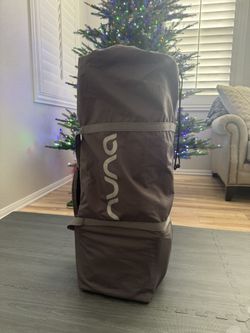 $80 NUNA Air Light Weight Travel Bassinet