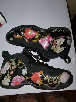 Nike foams size 9 woman