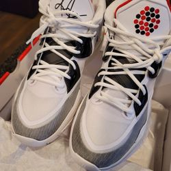 Nike Kyrie Size 13 Brand New In The Box
