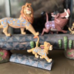 Lion King Wooden Statue