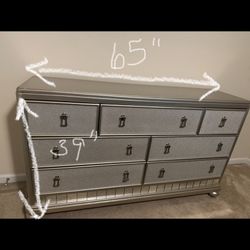 Dresser 