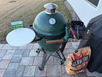 Big green egg with accessories