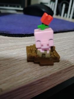 Minecraft pig figurine