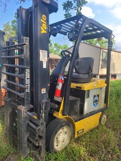 Forklift 