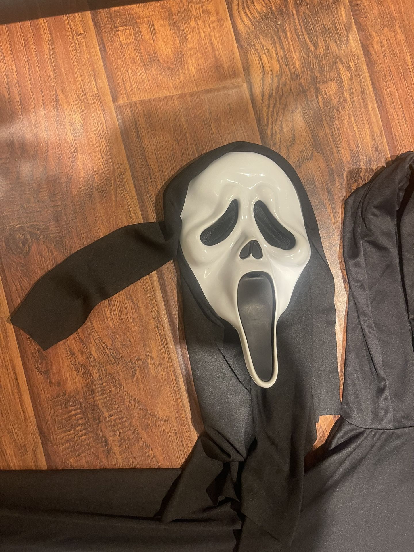 Like New! Ghost Face Youth large