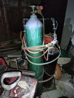Vendo equipo completo de soldadura de asetileno y una antoecha de corte grande