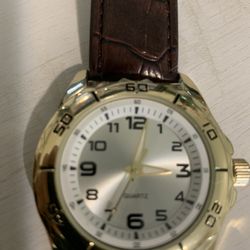 the wristwatch works well in good condition new batteries