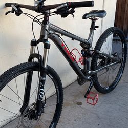 Trek Fuel Ex 8 29er (large) Mountain Bike