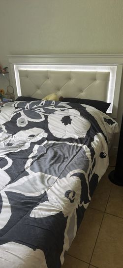 Queen bedroom set