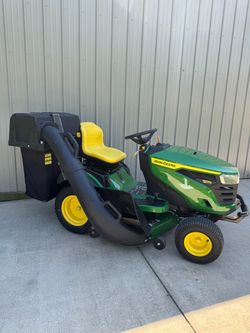 John Deere Lawn Tractor w/ Twin Bagger (Like New)