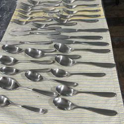 Silverware 30 Pieces. Set  6   (. New  ) $25