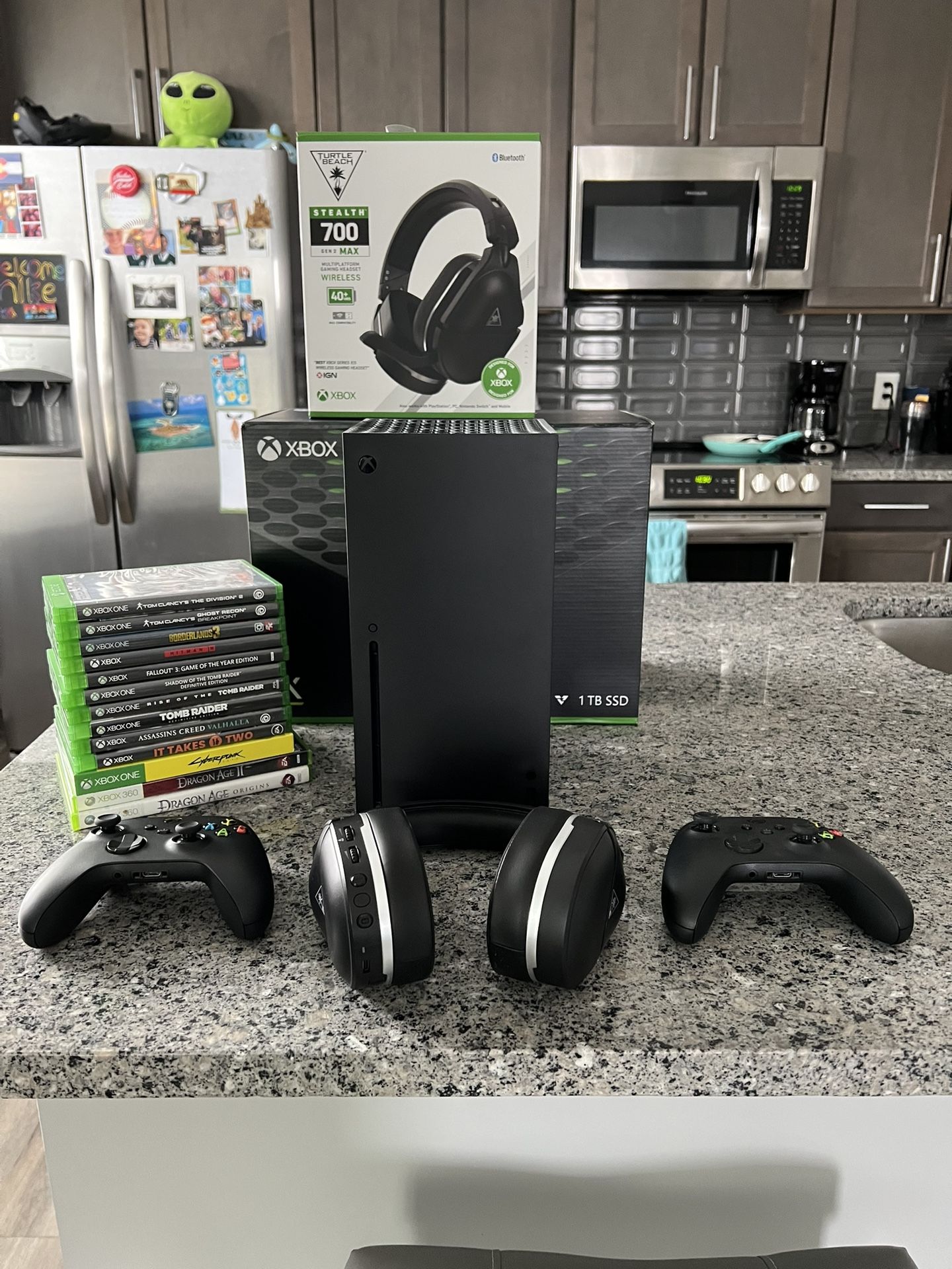 Series X - 2 Controllers - 13 Games - Headphones